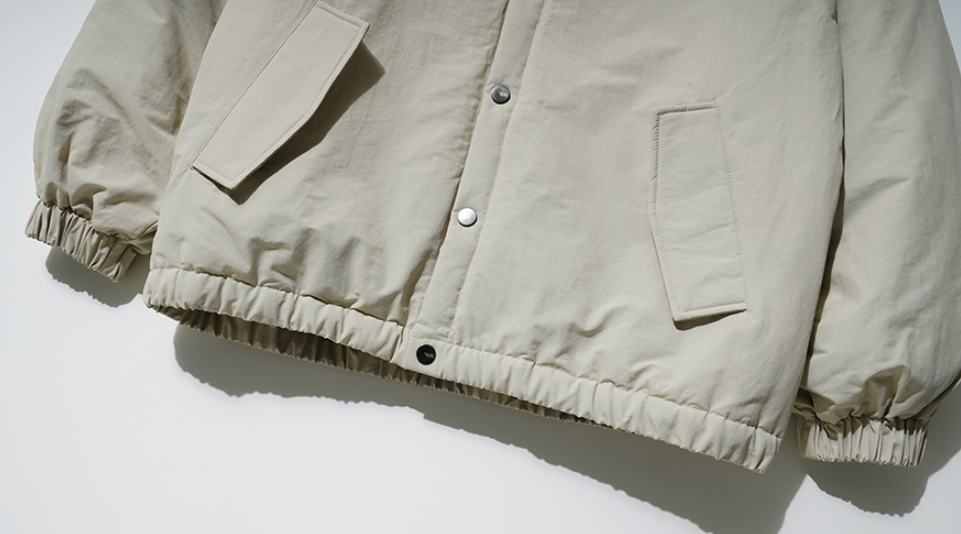 ダブルユーブイプロジェクト(WV PROJECT) Woven Hooded Coach Jacket Beige JIOT7540