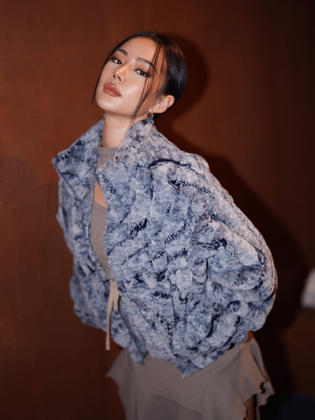 BABLETWO  (ビーエーブルトゥー)      x Kyla Eco Fur Zipup Jacket (BLUE)