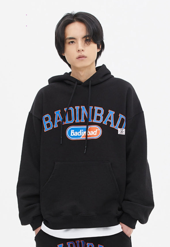 ベドインベド(BADINBAD) COLLEGE FONT HEAVY WEIGHT HOODIE_BLACK