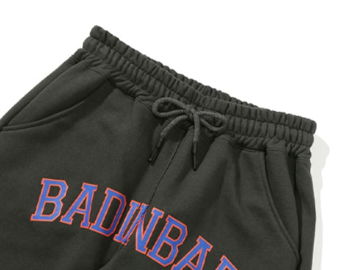 ベドインベド(BADINBAD) COLLEGE FONT HEAVY WEIGHT PANTS_CHARCOAL