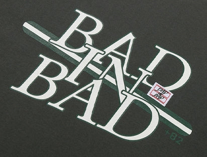 ベドインベド(BADINBAD) NEO LOGO TEE_CHARCOAL