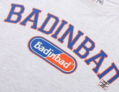 ベドインベド(BADINBAD) ESSENTIAL ARCH LOGO TEE_LIGHT GREY