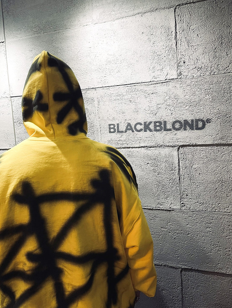ブラックブロンド(BLACKBLOND) BBD Sprayed Custom Hoodie (Yellow)