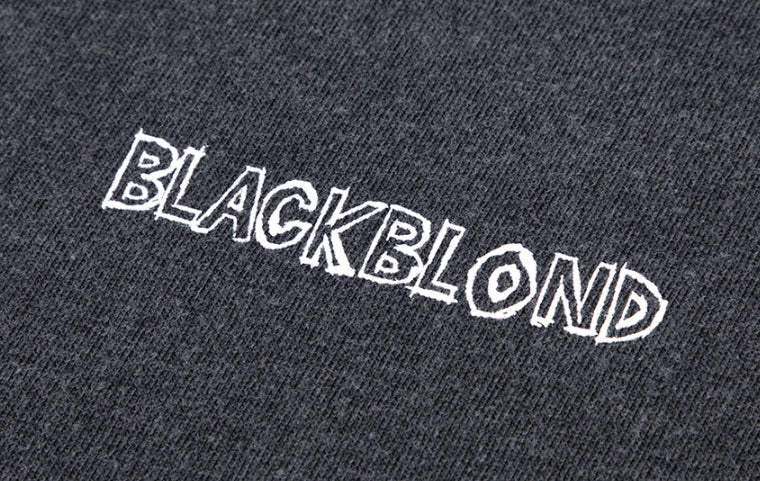 ブラックブロンド(BLACKBLOND) BBD Border Graffiti Logo Pigment T-Shirt (Charcoal)