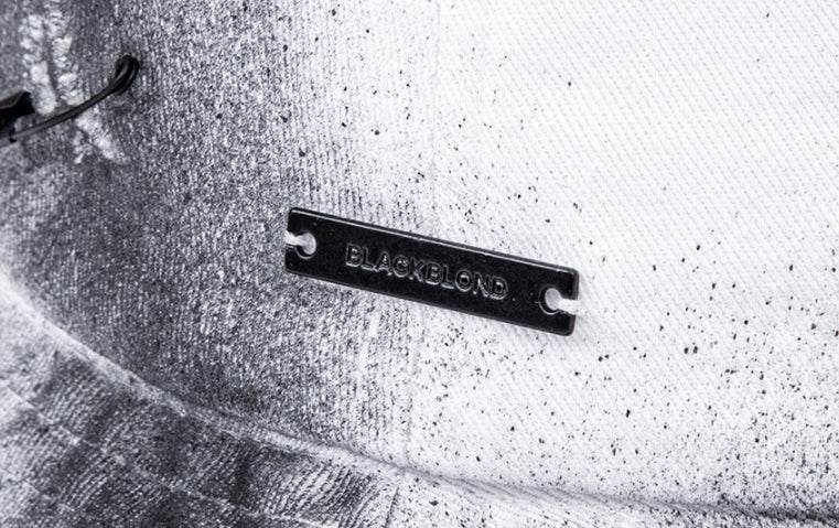 ブラックブロンド(BLACKBLOND) BBD Ripped Sprayed Custom Border Graffiti Logo Bucket Hat (White)