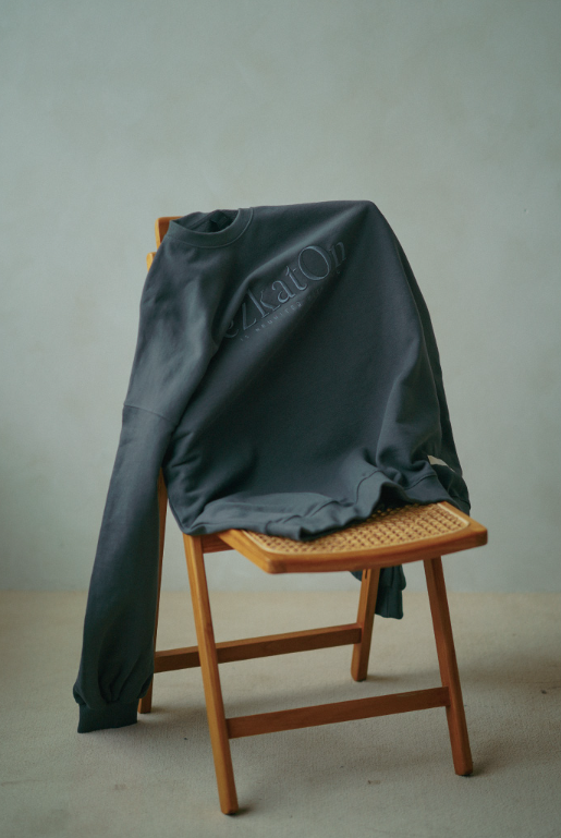 EZKATON (エズカートン) Satin Logo Sweatshirt Gray JJMT6612
