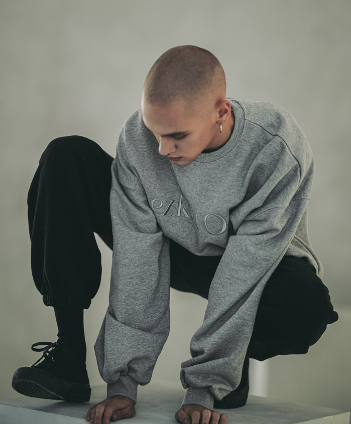 EZKATON (エズカートン) Satin Logo Sweatshirt Gray JJMT6612