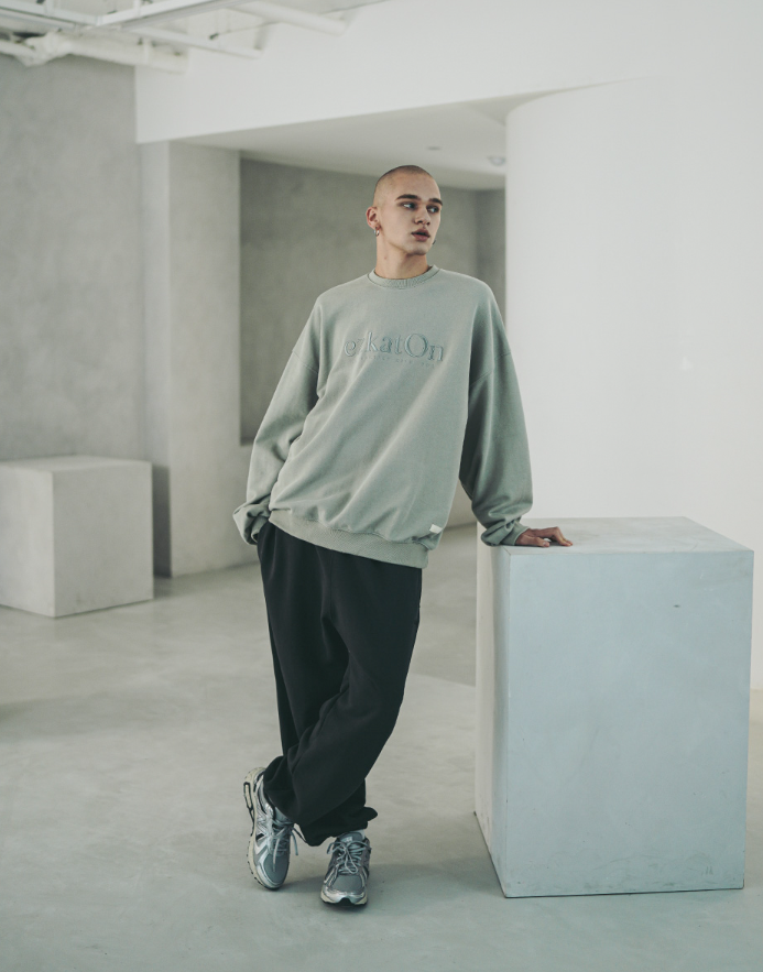 EZKATON (エズカートン) Satin Logo Sweatshirt Smoke Green JJMT6612