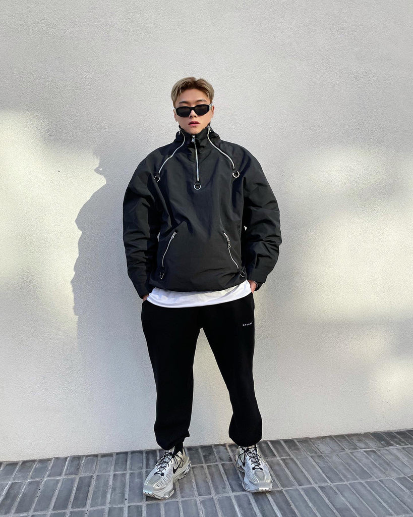 DAYDAF (デイダフ) DAYDAF BLACK LABEL NASLAN HIGH NECKED HALF ZIP-UP WINDBREAKER - BLACK
