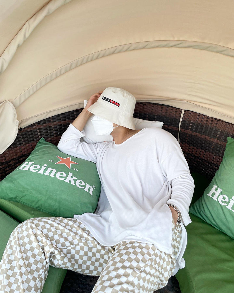 DAYDAF (デイダフ) Rubber Label bucket hat - ivory