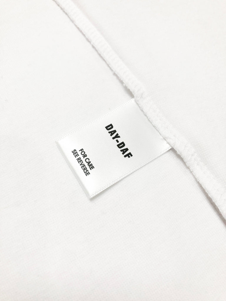 DAYDAF (デイダフ) DAYDAF NECK LOGO SLEEVE T-SHIRT (WHITE)