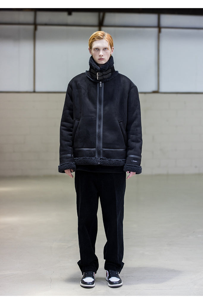 メスノウン(MASSNOUN)LEATHER STRAP OVERSIZED SUEDED MOUTON JACKET MFNJK004-BK