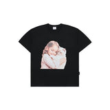 アクメドラビ(acme' de la vi) BABY FACE CAT HUG GIRL SHORT SLEEVE T-SHIRT BLACK