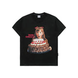 アクメドラビ(acme' de la vi) CHOCOLATE CAKE GIRL LETTERING BABY FACE SHORT SLEEVE T-SHIRT