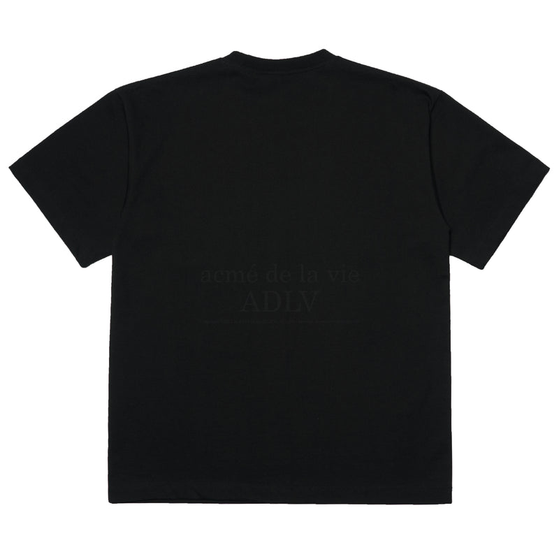 アクメドラビ(acme' de la vie) AV LOGO TUFT EMBROIDERY SHORT SLEEVE T-SHIRT BLACK