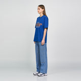 アクメドラビ(acme' de la vie) SLOGAN OLD SCHOOL SHORT SLEEVE T-SHIRT BLUE