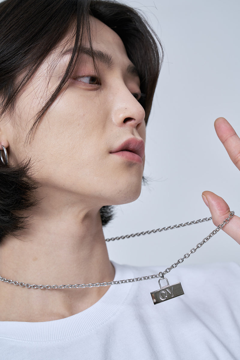 オーワイ(OY) SQUARE LOGO NECKLACE