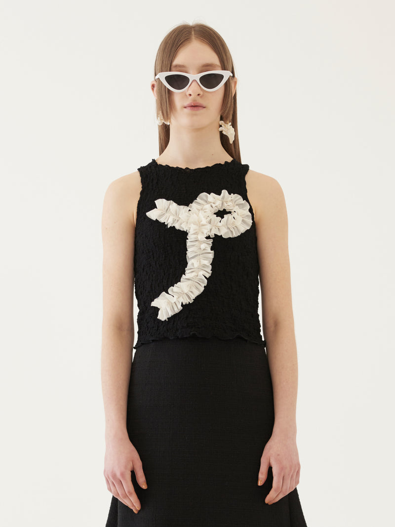 TMO BY 13MONTH（ティーエムオーバイサーティンマンス）FRILL SLEEVELESS TOP (BLACK)