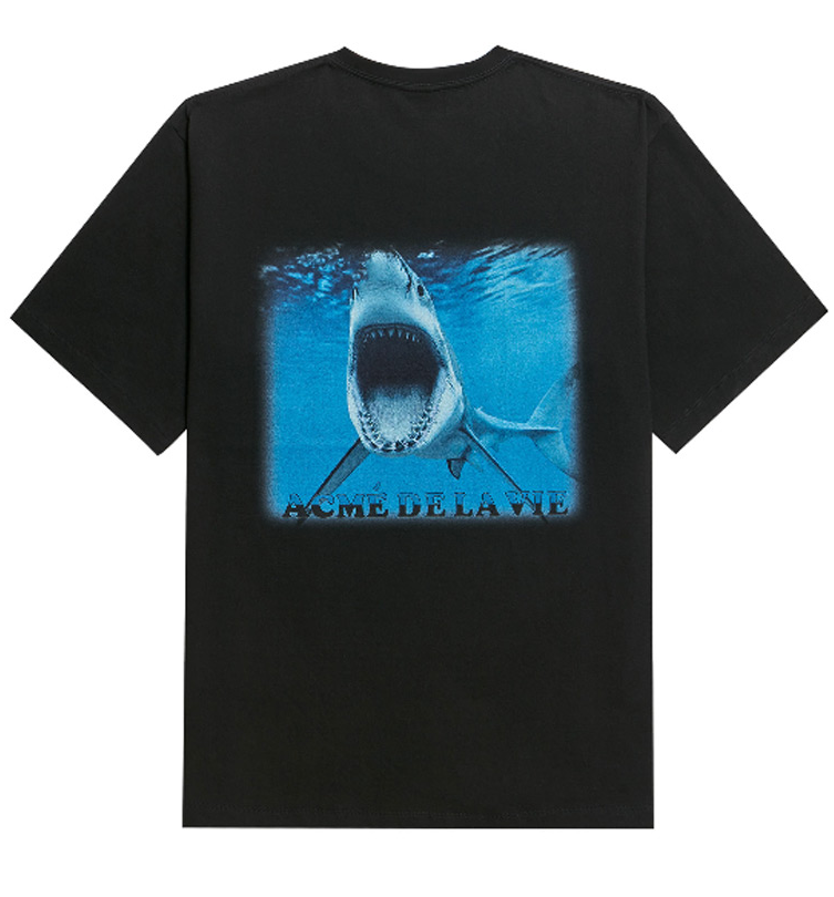 アクメドラビ(acme' de la vie) ADLV DIGITAL PRINTING SHORT SLEEVE T-SHIRT SHARK BLACK