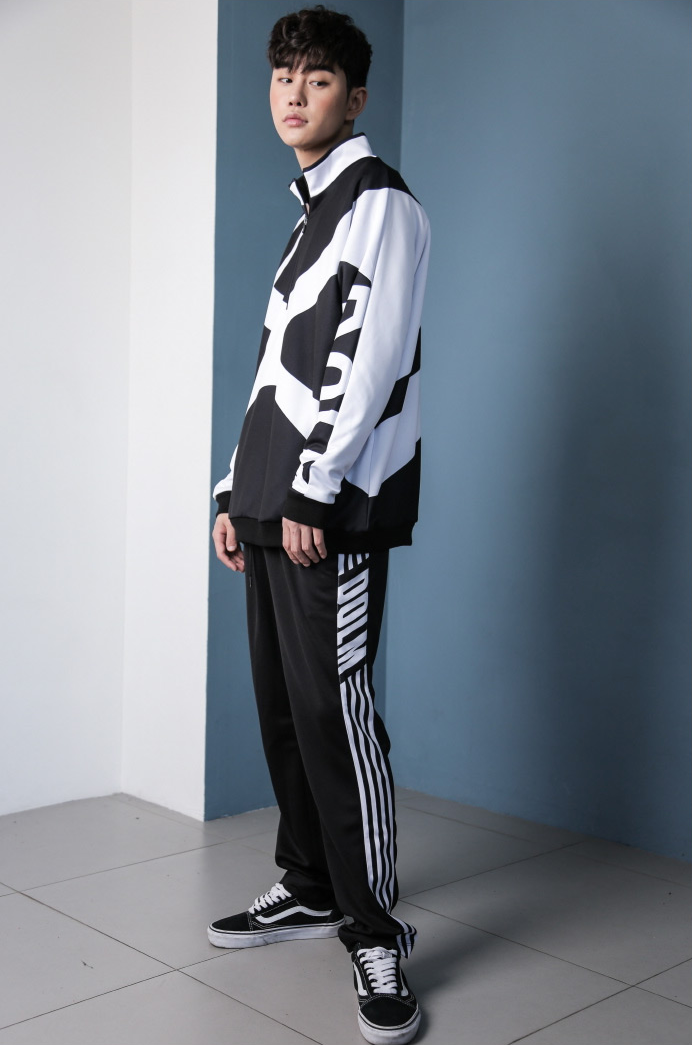 ドルム (DoLM) Logo training pants Black