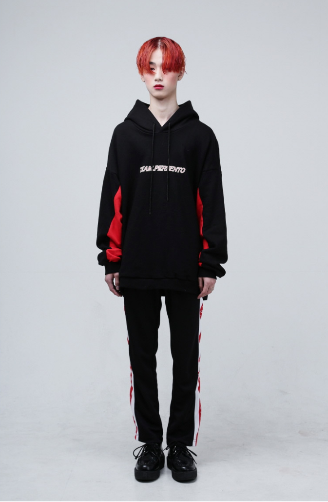 ドルム (DoLM) Japanese lettering line pants Red