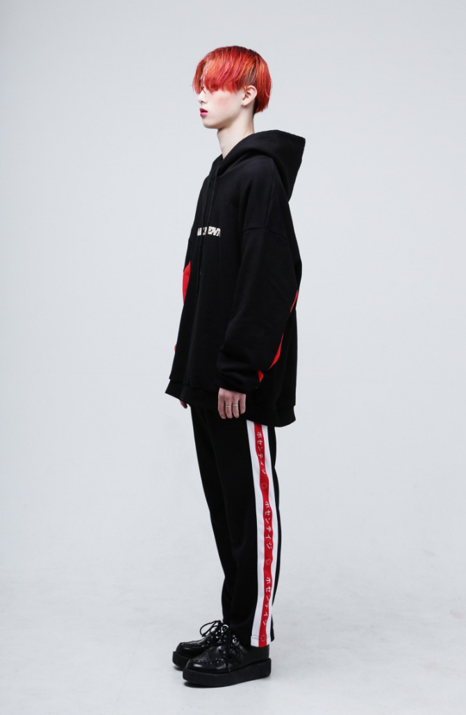 ドルム (DoLM) Japanese lettering line pants Red