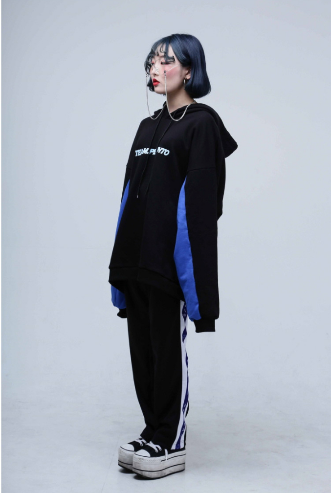 ドルム (DoLM) Japanese lettering line pants Blue