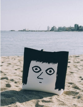 ステレオバイナルズ(Stereo Vinyls) [AW17 NOUNOU] Face Faux Leather Shoulder Bag(Ivory)