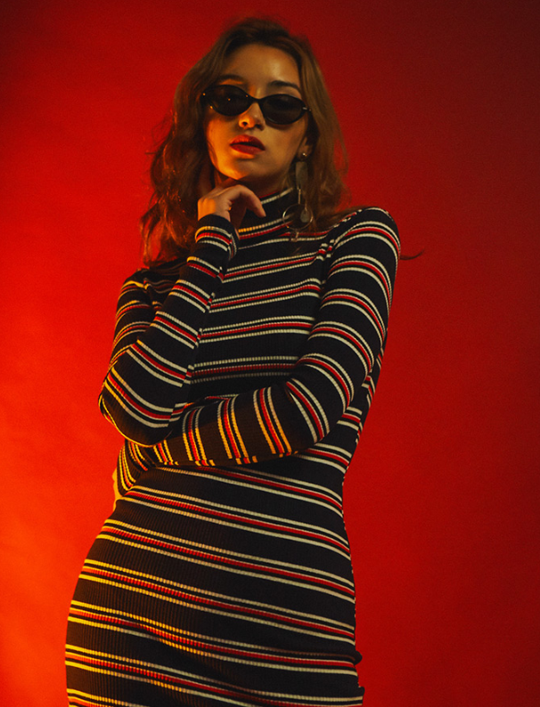 シディスコンマ(SHETHISCOMMA) STRIPE TIGHT OPS