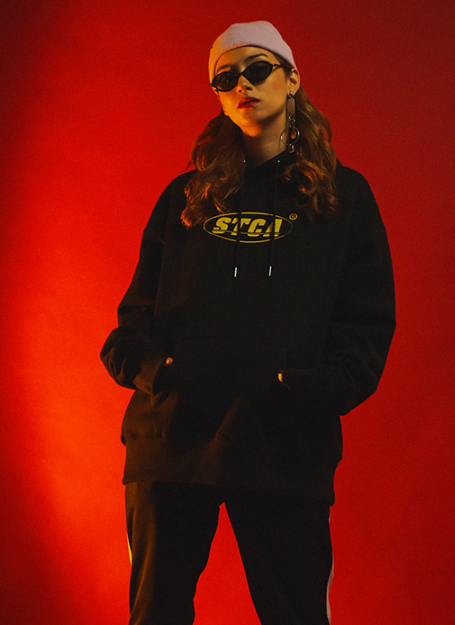 シディスコンマ(SHETHISCOMMA) STCA LOGO HOOD T