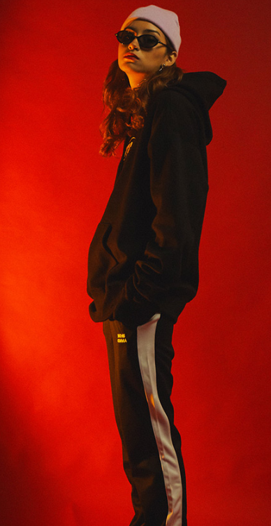 シディスコンマ(SHETHISCOMMA) STCA LOGO HOOD T