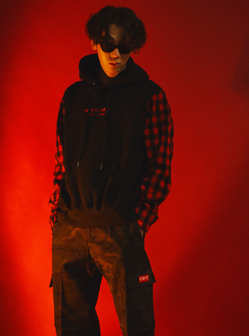 シディスコンマ(SHETHISCOMMA) SPECIAL WEAPON HOOD T