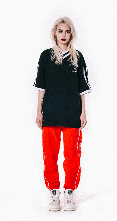 シディスコンマ(SHETHISCOMMA) SHETHISCOMMA OVER V NECK T