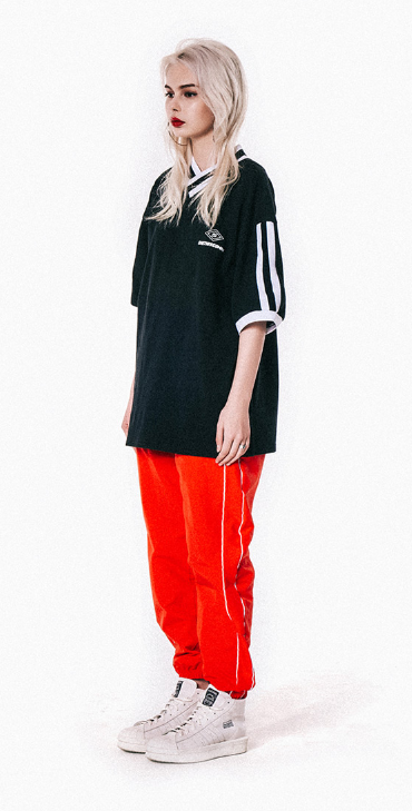 シディスコンマ(SHETHISCOMMA) SHETHISCOMMA OVER V NECK T