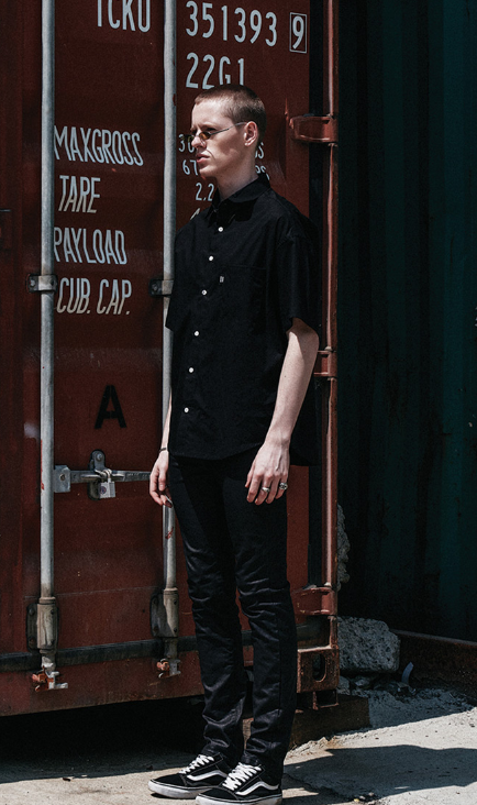 シディスコンマ(SHETHISCOMMA) SOCIAL CREW SHIRTS