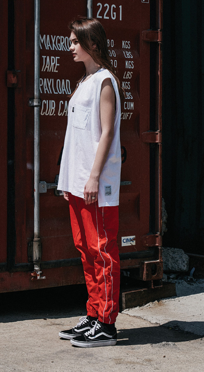 シディスコンマ(SHETHISCOMMA) SOCIAL CREW SLEEVELESS