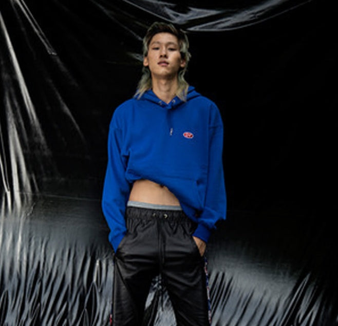 オーワイ(OY) ENAMEL PIN PATCH HOODY (ブルー)