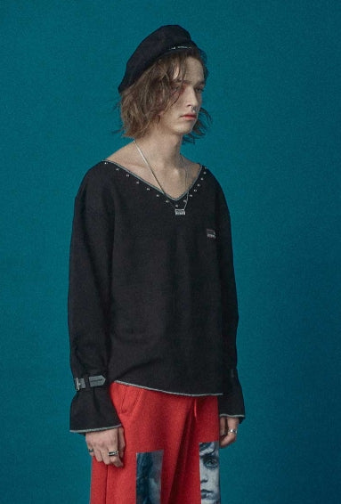 オクトーバーサード(Oct.3) Overlock V-neck Stud T [Black]