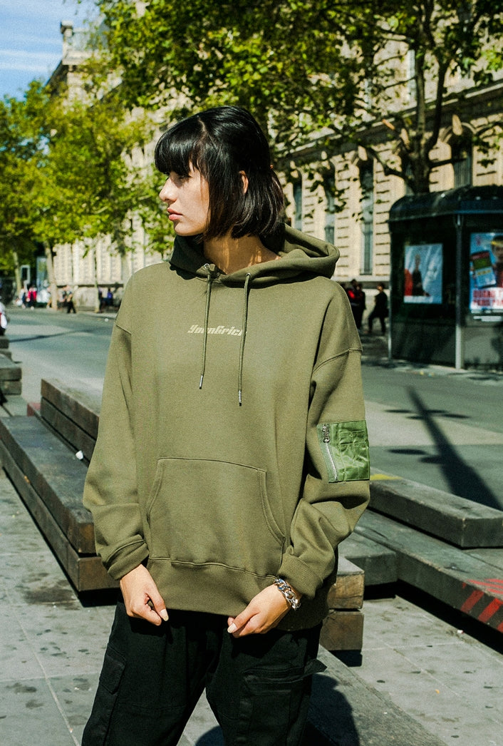 シディスコンマ(SHETHISCOMMA) Y-R HOOD T