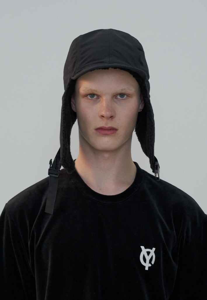 オーワイ(OY) LOGO EARFLAP CAP- BLACK