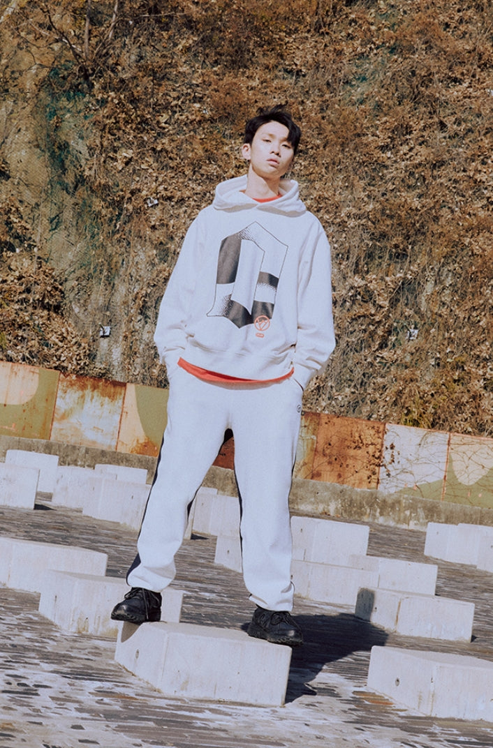 オベルー(OVERR) ESSAY.5 O PRINTING WHITE HOODIE