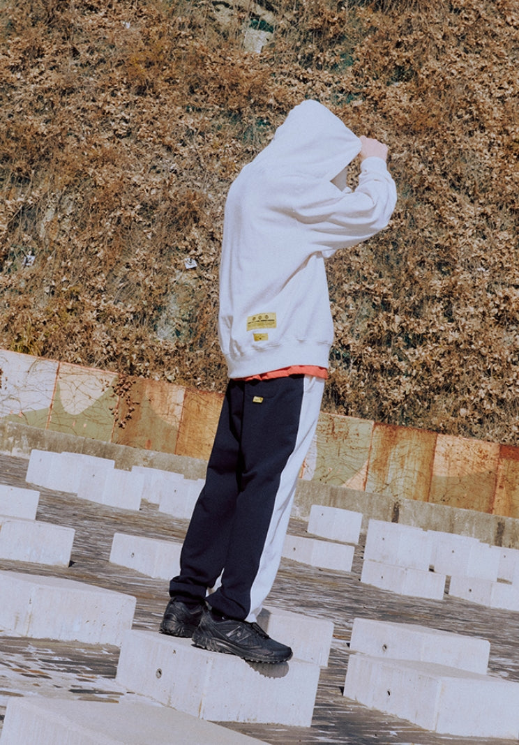 オベルー(OVERR) ESSAY.5 O PRINTING WHITE HOODIE