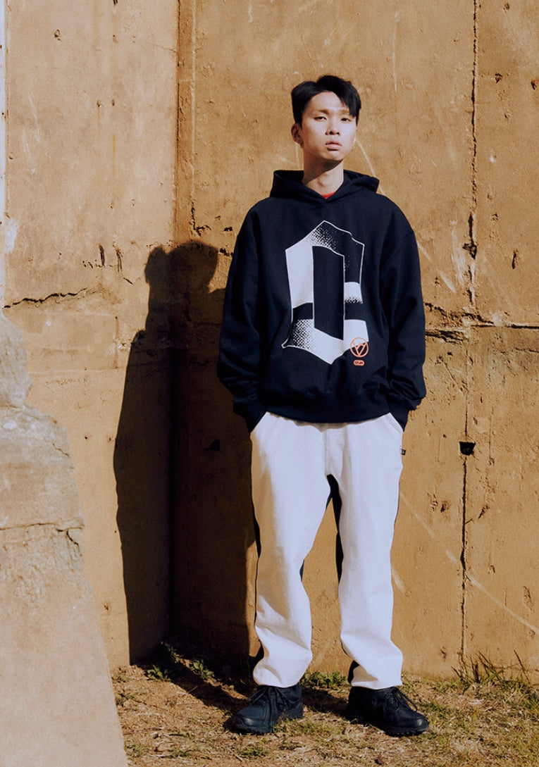 オベルー(OVERR) ESSAY.5 O PRINTING NAVY HOODIE