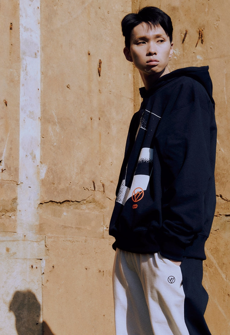 オベルー(OVERR) ESSAY.5 O PRINTING NAVY HOODIE