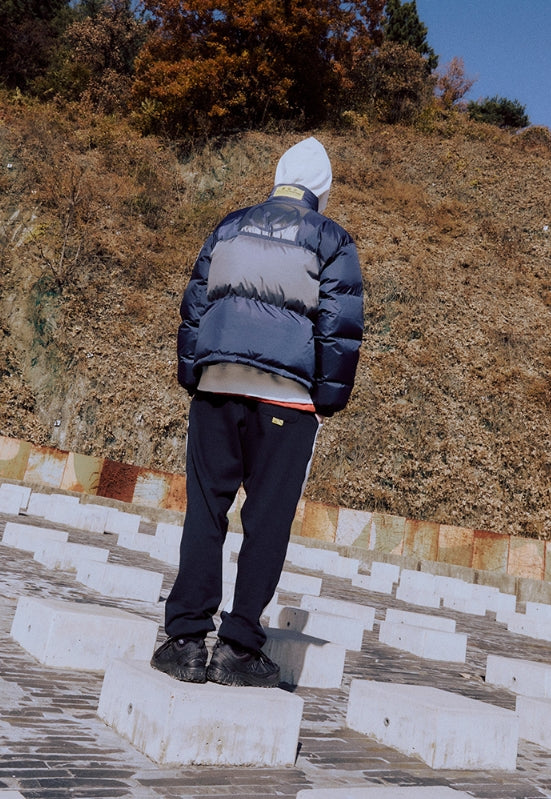 オベルー(OVERR) ESSAY.5 OVR LOGO PRINTING NAVY PADDING