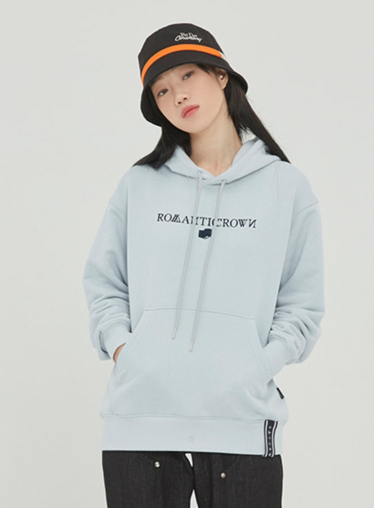 ロマンティッククラウン(ROMANTIC CROWN)  ROMANTICCROWN LOGO HOODIE_SKY BLUE