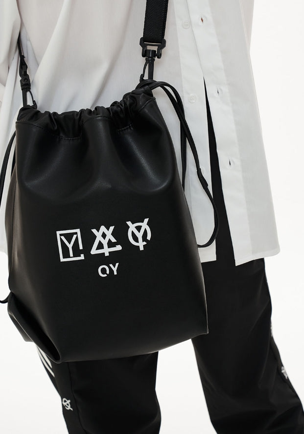 オーワイ(OY)TRIPLE LOGO LEATHER BUCKET BAG