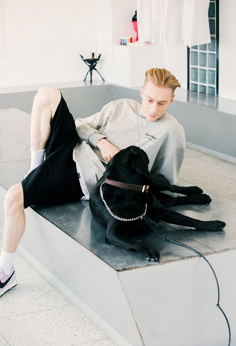 セイントペイン(SAINTPAIN) SP VRTN LOGO CREW NECK-GRAY