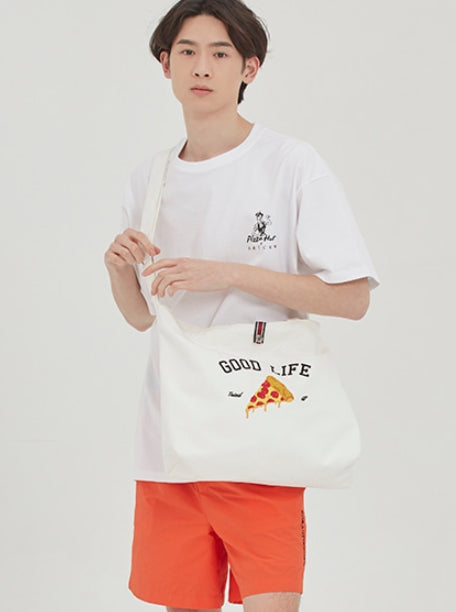 ロマンティッククラウン(ROMANTIC CROWN) [PIZZAHUT X RMTCRW]GOOD LIFE CROSS BAG_OATMEAL