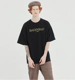 ベドインベド(BADINBAD)  	SERIF FONT TEE_BLACK